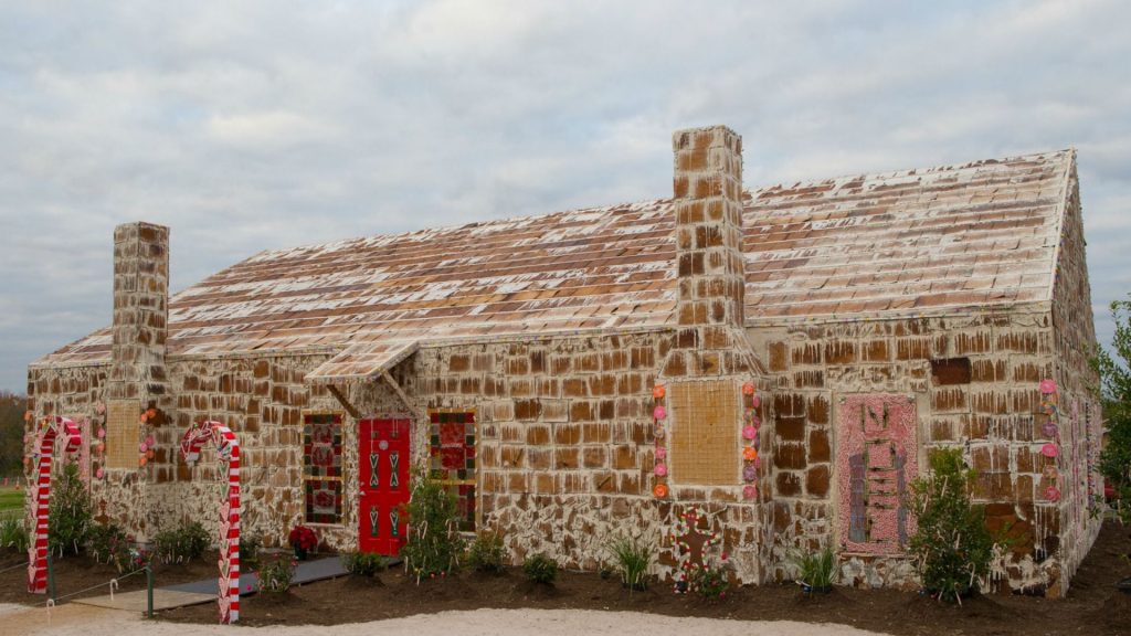 Largest gingerbread house world record